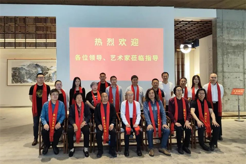 藝脈相承·跨界交融——學(xué)院理事長劉仁帶隊(duì)赴鄭州列子美術(shù)館參加文化藝術(shù)交流活動(dòng)